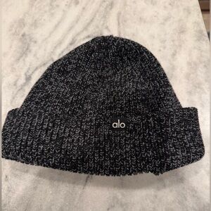 ALO Yoga Black and Gray Knit Beanie